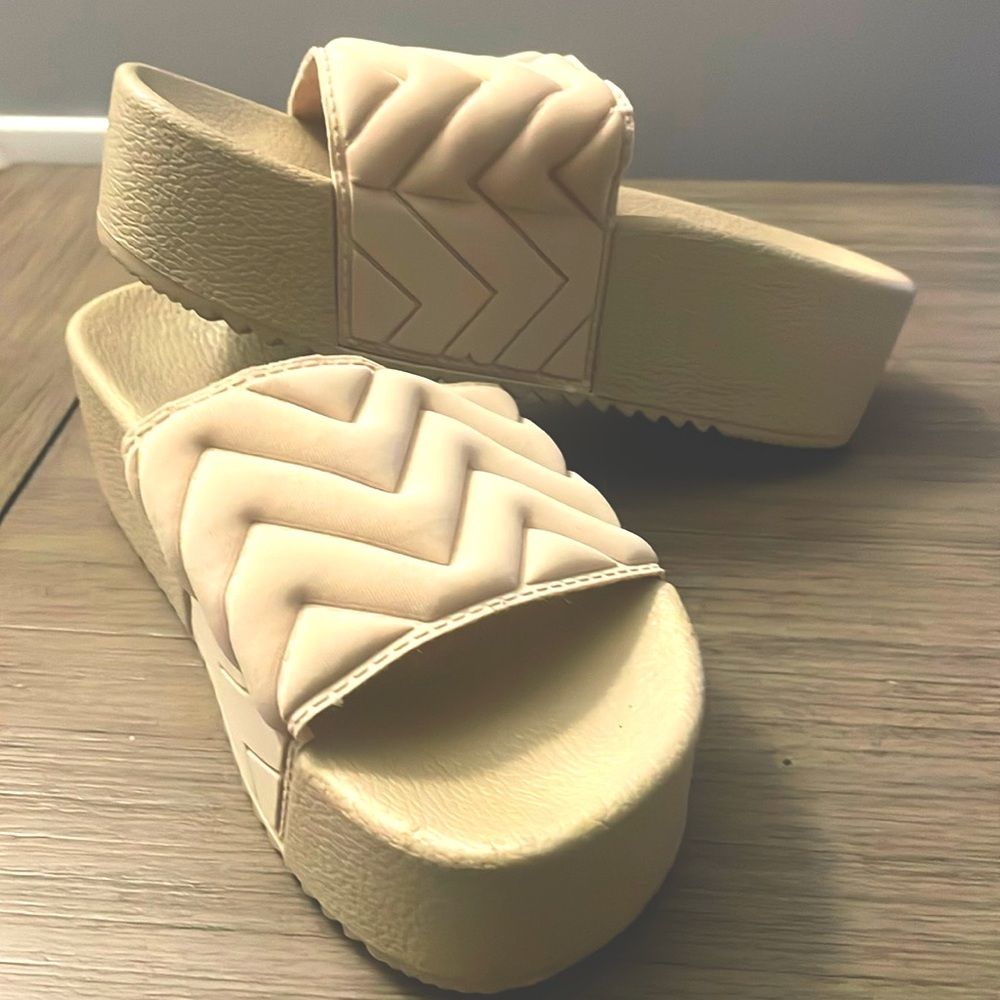 DZWE Quilted Slides (tan)